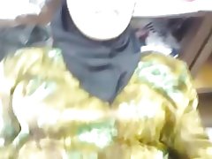 Istri, sementara toko buka